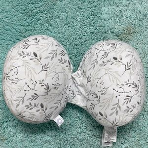 Boppy pregnancy pillow, used once and decided I didn’t like it.